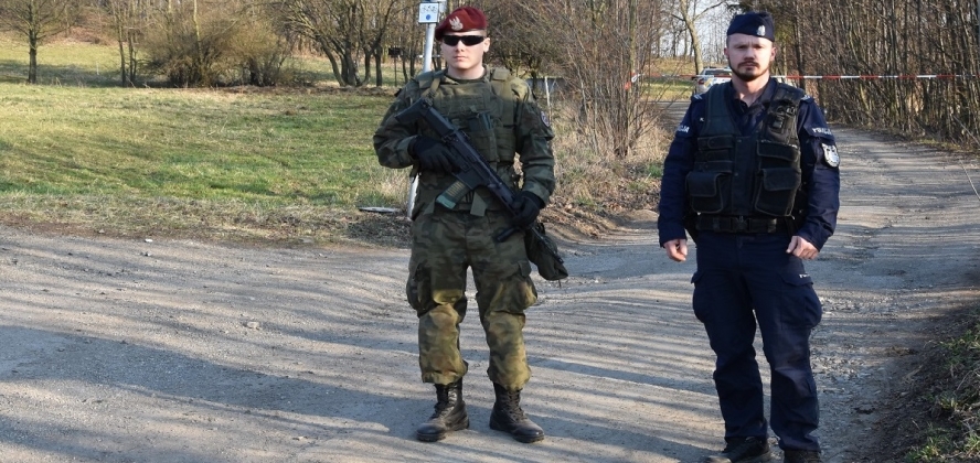 Służby na granicy przy ul. Kojkowickiej w Puńcowie